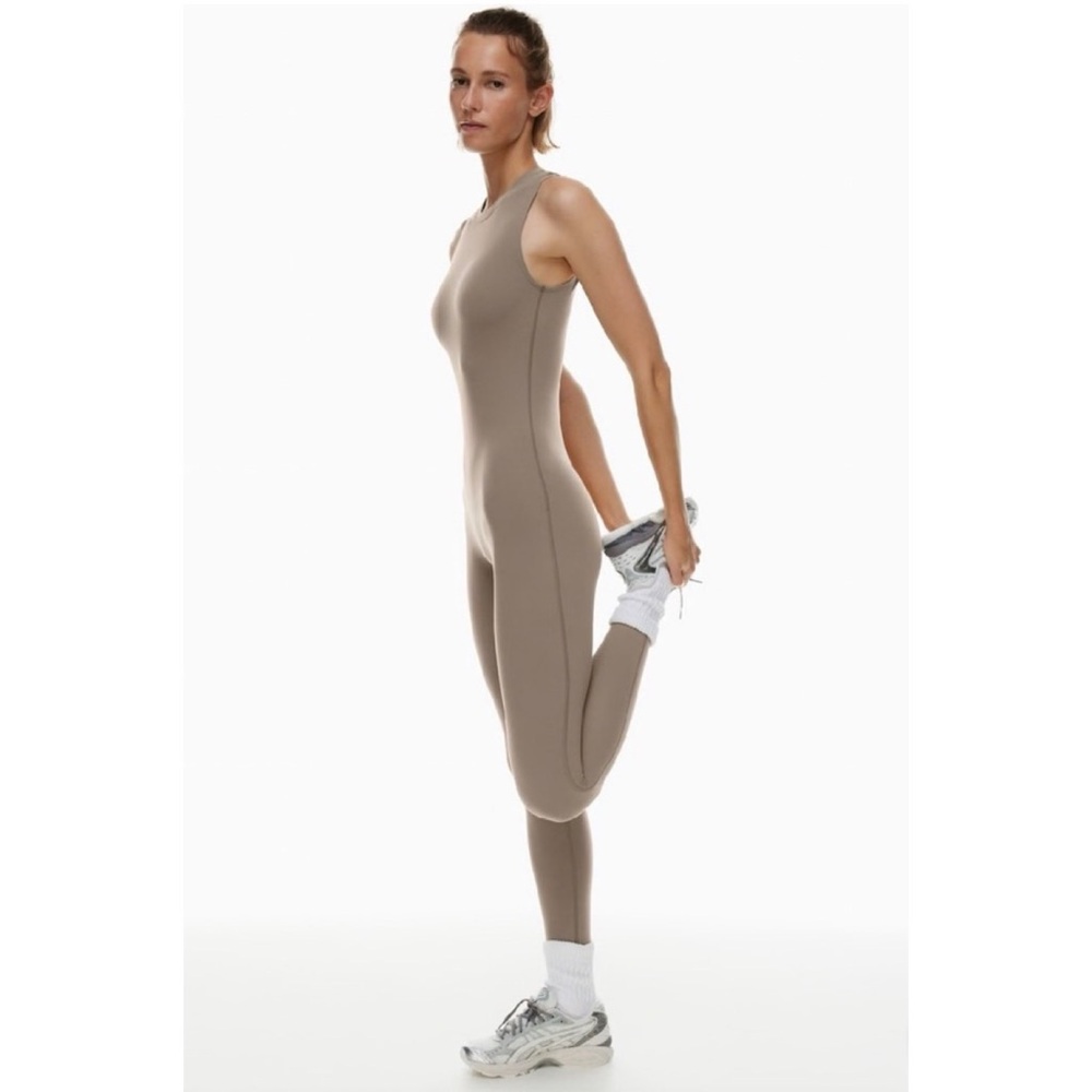 nwot TNAction butter muscle jumpsuit L modern taupe?